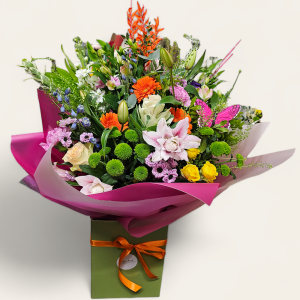 Handtie bouquet in water. 4 sizes available